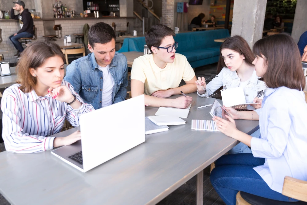 Logra una implementación exitosa con Zoho: Estrategias expertas para configuración e integración